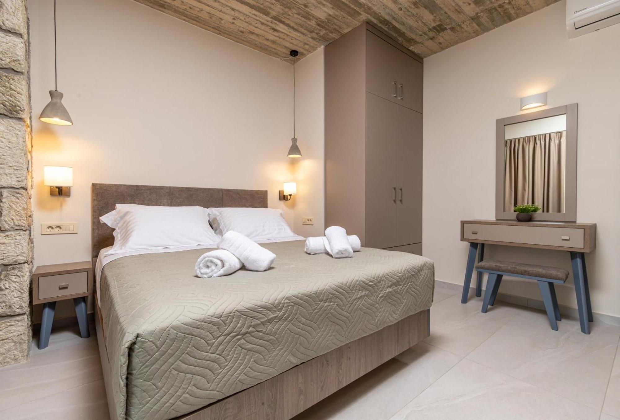 Achatis Apartments With Sea View Kolymbari Exterior photo