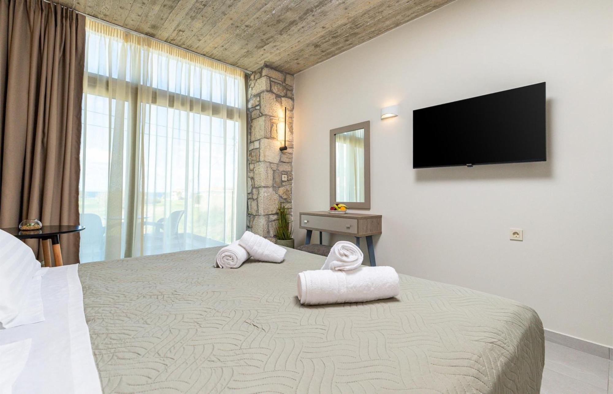 Achatis Apartments With Sea View Kolymbari Exterior photo