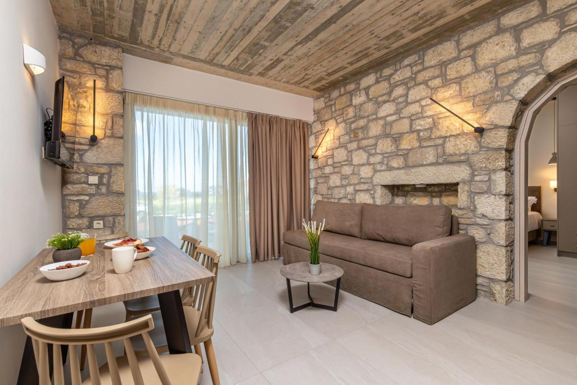 Achatis Apartments With Sea View Kolymbari Exterior photo
