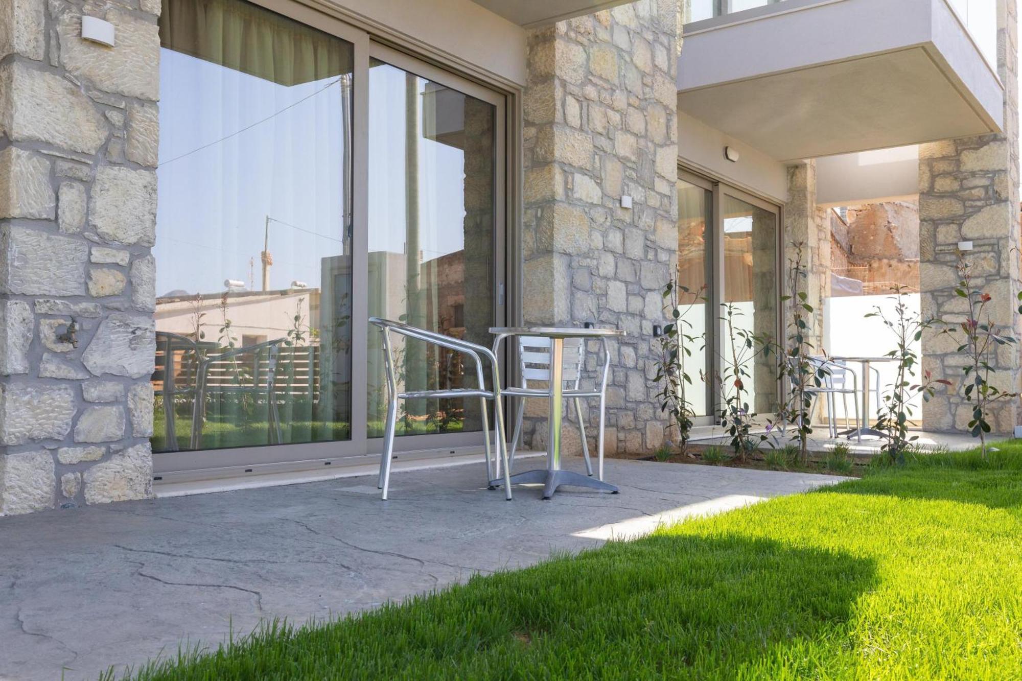 Achatis Apartments With Sea View Kolymbari Exterior photo