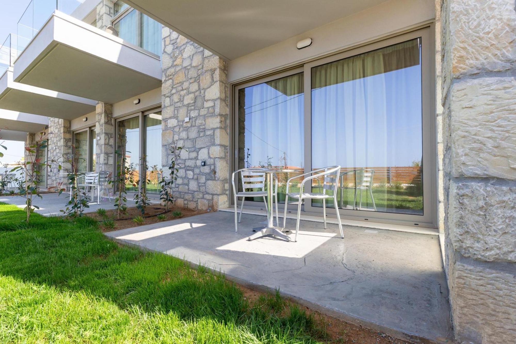 Achatis Apartments With Sea View Kolymbari Exterior photo