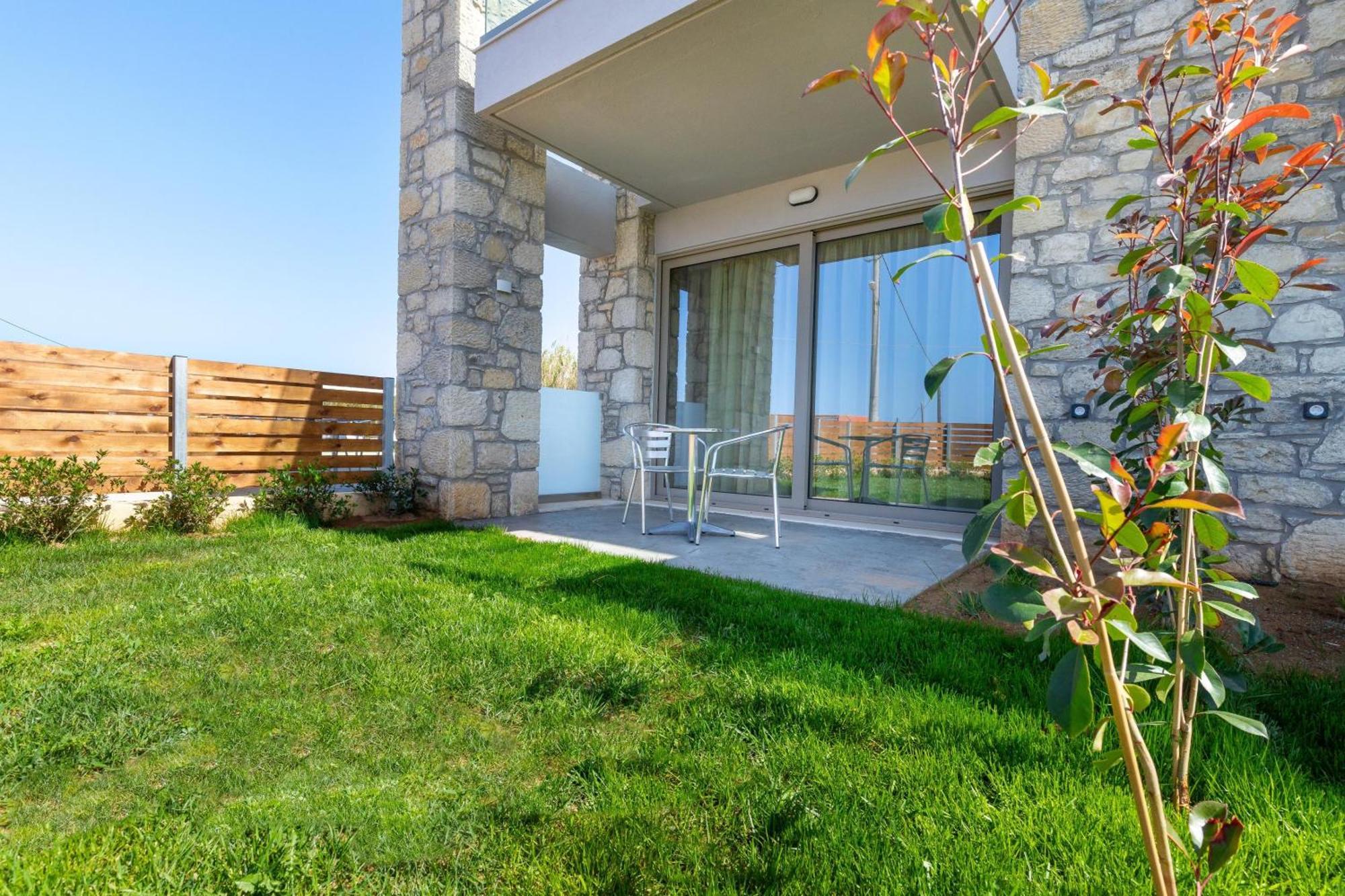 Achatis Apartments With Sea View Kolymbari Exterior photo